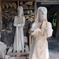 Die Figur befindet sich noch im Grobschnitt.